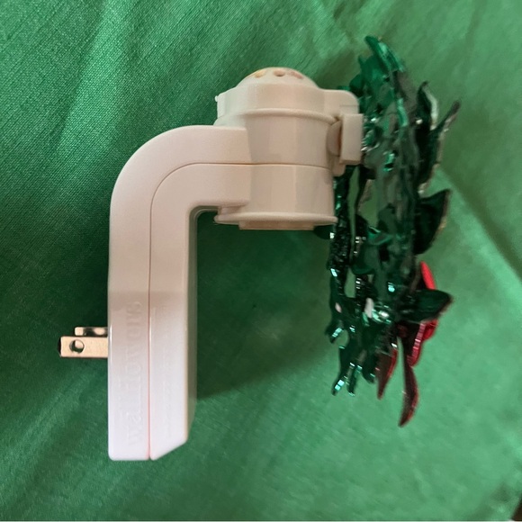 Bath & Body Works Wallflower Christmas Wreath Holiday Decor - Picture 5 of 11